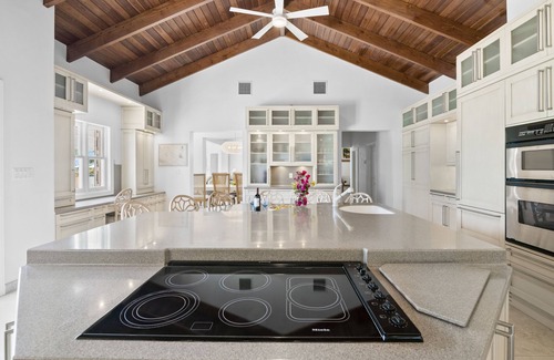 George Town House | ExumaOnTheRocks: Luxury Villa On its Own Private Peninsula