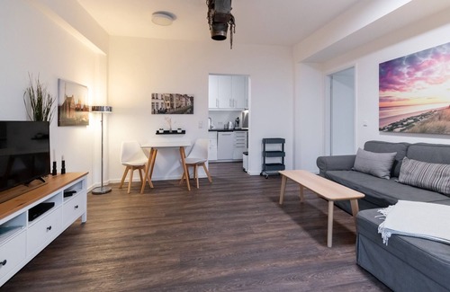 Wismar Apartment | Exzellentes Ferienapartment mit Dachterrasse und Strandkorb im Hafen von Wismar