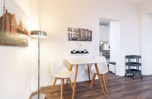 Wismar Apartment | Exzellentes Ferienapartment mit Dachterrasse und Strandkorb im Hafen von Wismar