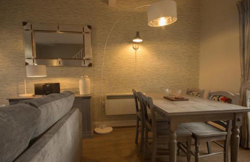 Holestone Moor House | Eyam Cottage - Darwin Lake Holiday Village