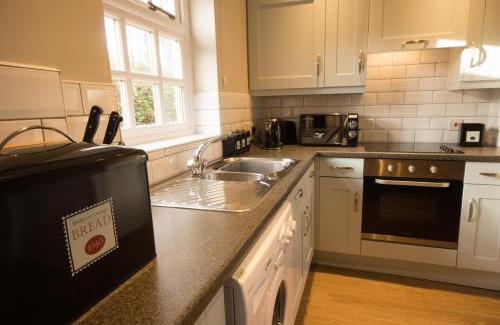 Holestone Moor House | Eyam Cottage - Darwin Lake Holiday Village