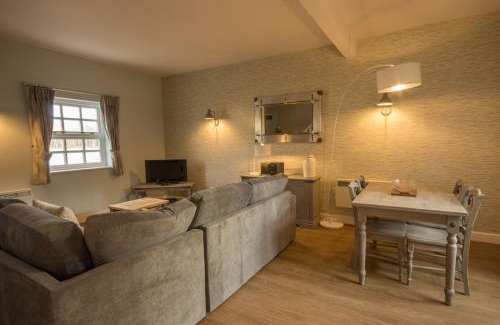 Holestone Moor House | Eyam Cottage - Darwin Lake Holiday Village