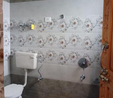 Nishat-Shalimar Hotel | Eyrie's Hut