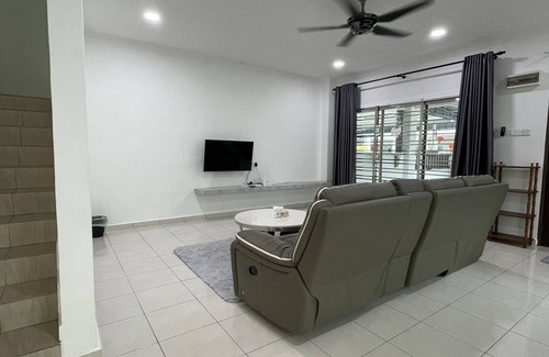 Sitiawan House | Eyu Sweet Home in Sitiawan 12-13pax Free Wi-fi