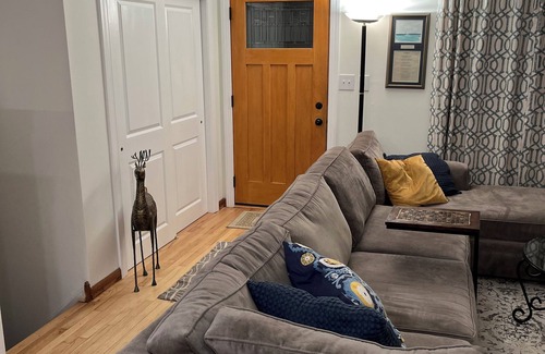 Claymont House | EZ access to PHL, NYC, DC, NJ. 4-bedroom house with AC near I-95 in Claymont, DE