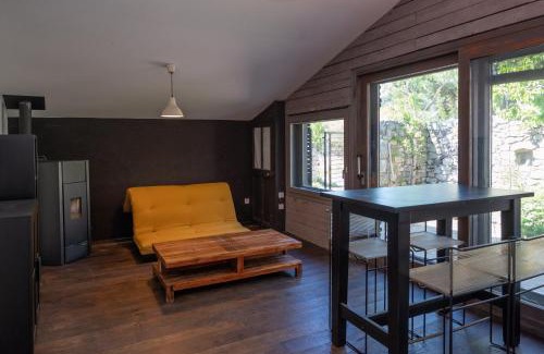 Saint-Julien-du-Serre House | Eza - Gîte pour 6 voyageurs avec jardin