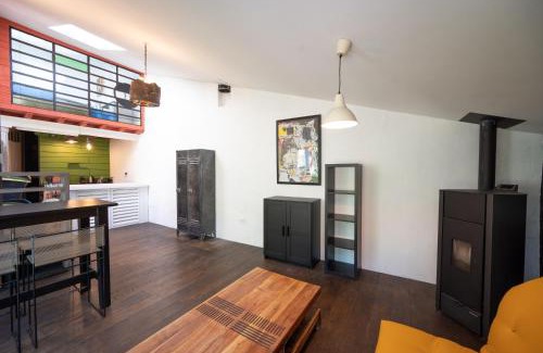 Saint-Julien-du-Serre House | Eza - Gîte pour 6 voyageurs avec jardin