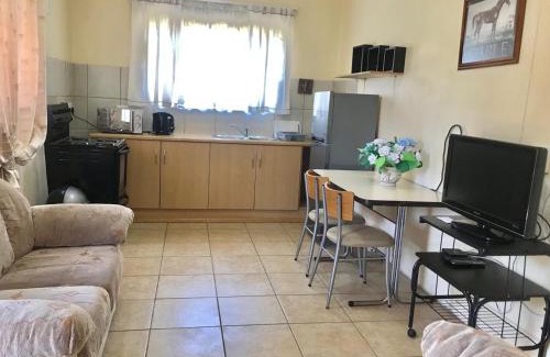 Henley on Klip Apartment | Ezecent Guest House