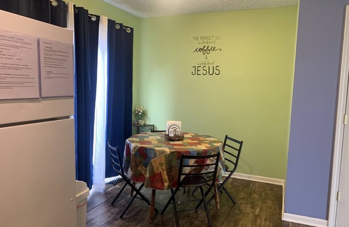Williamstown Apartment | Ezekiel's Getaway side 2 near Ark Encounter with Game room