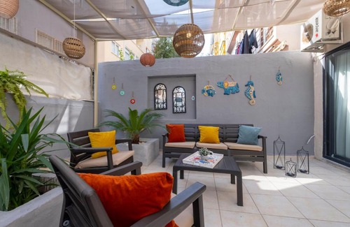 Marmaris City Center Apartment | Ezgi's Apartment with Private Garden in Marmaris