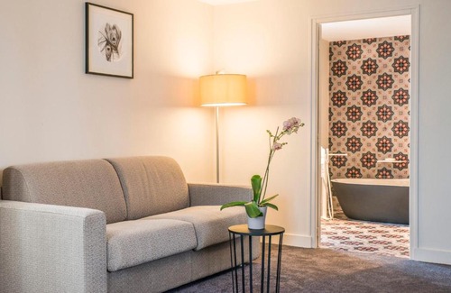 Montlivault Hotel | Ezia