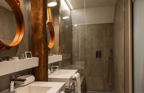 Montlivault Hotel | Ezia