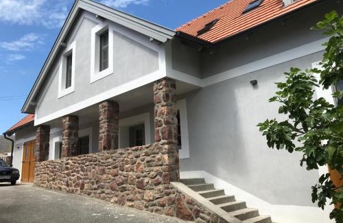 Zánka House | Fügekert - Bed&Wine