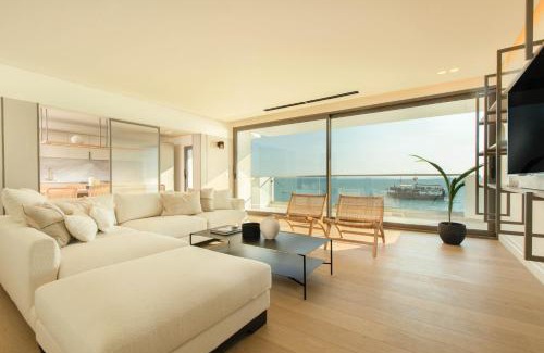 Thessaloniki City Centre Apartment | F & B Collection - Luxury Seafront 2 Bedroom Apartment