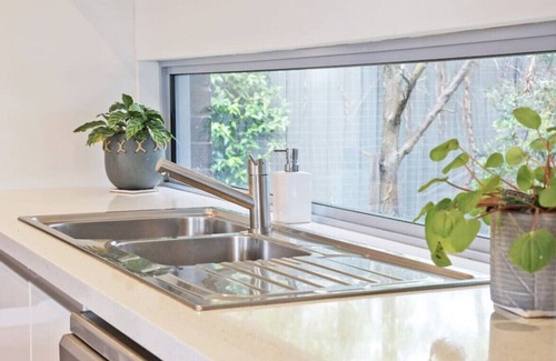 Golden Point House | F-DUN001 · Architectural marvel: Walk to Sovereign Hill & CBD