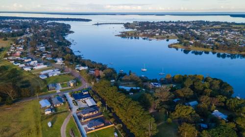 Paynesville House | F&E Lakes Escape - West