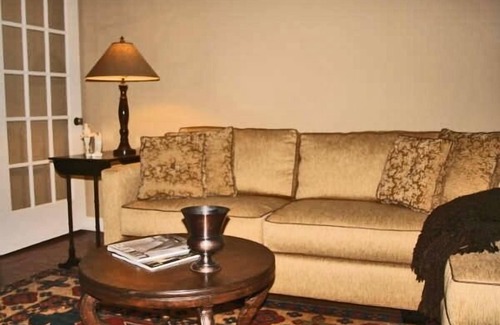 Napa House | F.J. Massa House ~ Walk to Downtown Napa ~ Bocce Court