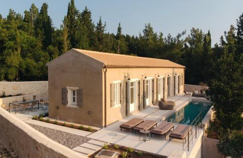 Tselendata Villa | F Topia Villas