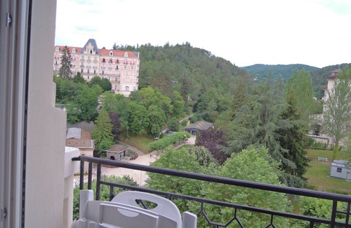 Chatel-Guyon Apartment | F1 FACE TO THE THERMAL PARK pets welcome!