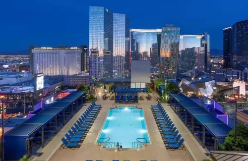 Las Vegas Apartment | F1 Vegas Grand Prix Race Week 2 Bedroom Suite