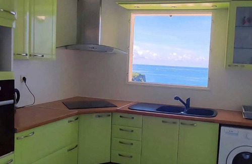 Case-Pilote House | F2 "ecrin vue Mer : Plage à 2 Minutes du Centre"