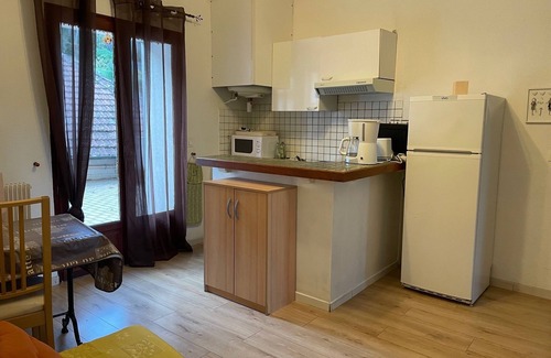 Lamalou-les-Bains Apartment | F2 second floor G, Terrace, Quiet, Family 200 m from the spa