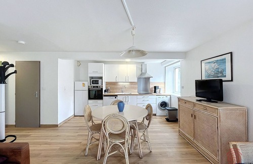 Lamalou-les-Bains Apartment | F2 with terrace, near Thermal baths, pets allowed, wifi, parking