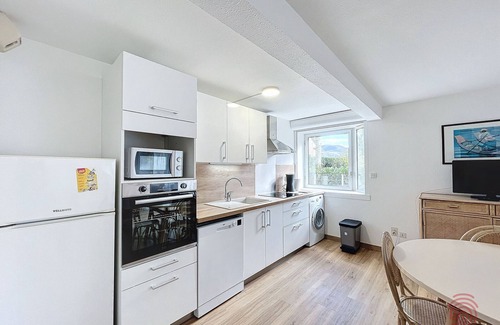 Lamalou-les-Bains Apartment | F2 with terrace, near Thermal baths, pets allowed, wifi, parking