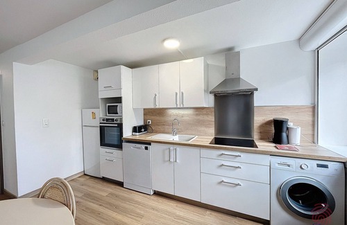 Lamalou-les-Bains Apartment | F2 with terrace, near Thermal baths, pets allowed, wifi, parking