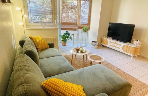 Neudorf Ouest Apartment | F3, free/secured parking, 10 mns from the historic center of Strasbourg!