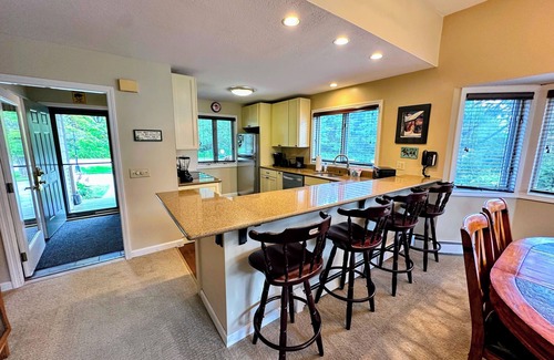 Bretton Woods House | F3 Well appointed Townhome, short walk to Mount Washington Hotel, minute to ski area, Dog friendly!