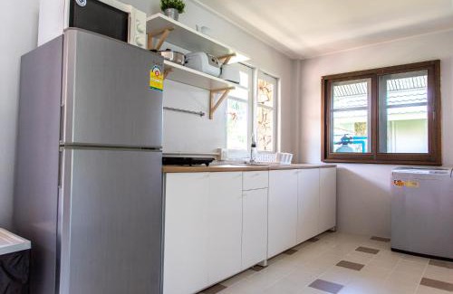 Kram House | F4 Beach house Kitchen BBQ 3 bedrooms Large yard