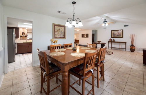 Round Rock House | F5 Ranch - Ranch for vacation near kalahari