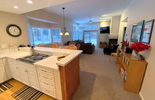Bretton Woods Condo | F50 Pet friendly single level home in Bretton Woods, walk to golf course and Mt Washington Hotel!