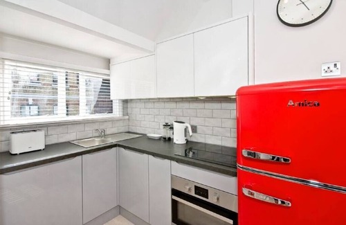 Soho Apartment | F5G sleeps 3 Convenient 1 bed sofabed wifi