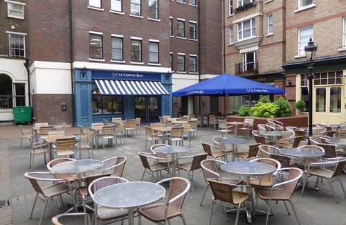 Soho Apartment | F5G sleeps 3 Convenient 1 bed sofabed wifi
