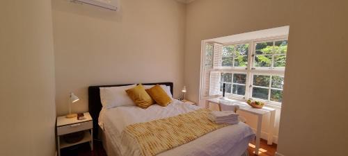Broadbeach Waters House | Fab 4brm home with pool a 18 min walk to beach