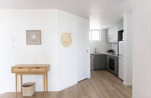 Gold Coast Apartment | Fab Beachfront 2 Brm Apt in the Heart of Surfers