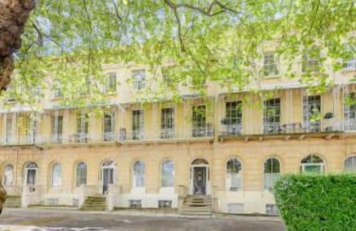 Cheltenham Apartment | * Fab Garden Apt + outside space + free parking central Montpellier Cheltenham