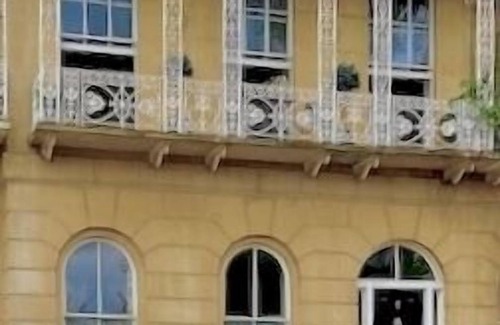 Cheltenham Apartment | * Fab Garden Apt + outside space + free parking central Montpellier Cheltenham