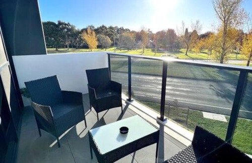Phillip Apartment | Fab in Phillip - 2bd 2bth Apt - Close to CBR Hospital
