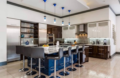 Reunion House | Fab Villa Near Disney w Arcade, Theater, Game Loft & Bar, Huge Balcony, Spa Pool