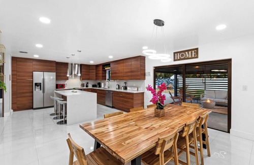 North Miami Beach Villa | Fab Villa w/Terrace+Grill+Billiards | Top Location