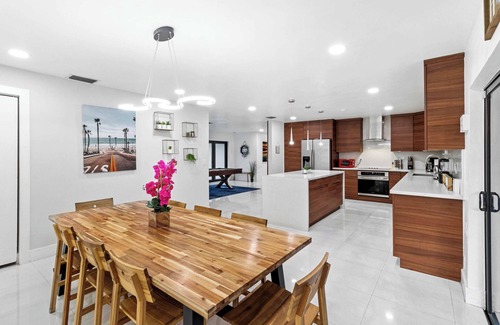 North Miami Beach Villa | Fab Villa w/Terrace+Grill+Billiards | Top Location