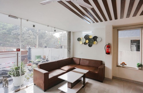 Udyog Vihar Hotel | Fabexpress Amrit Residency