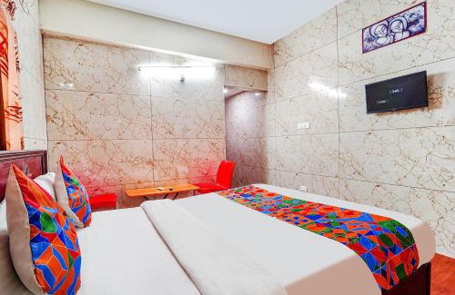 Gandhipuram Hotel | FabExpress Apple Grand - 200m from Our Lady of Fatima Church
