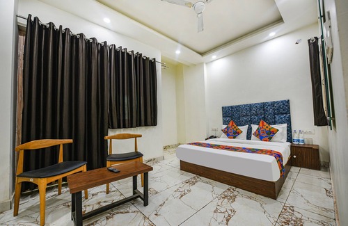 Delhi Hotel | FabExpress Divya Villa