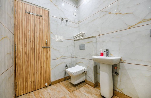 Delhi Hotel | FabExpress Divya Villa