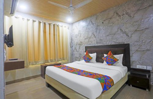 Kalkaji Hotel | FabExpress Gera's - Nehru Place Market