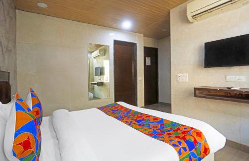 Kalkaji Hotel | FabExpress Gera's - Nehru Place Market